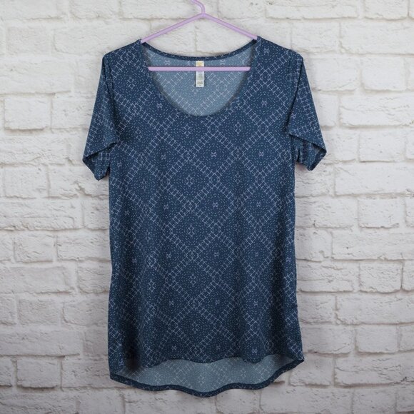 LuLaRoe Tops - 💰3/$25  LuLaRoe Printed Comfortable Short Sleeve Top M
